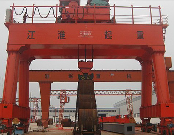 雄峰MG300-24m双梁吊钩门式起重机